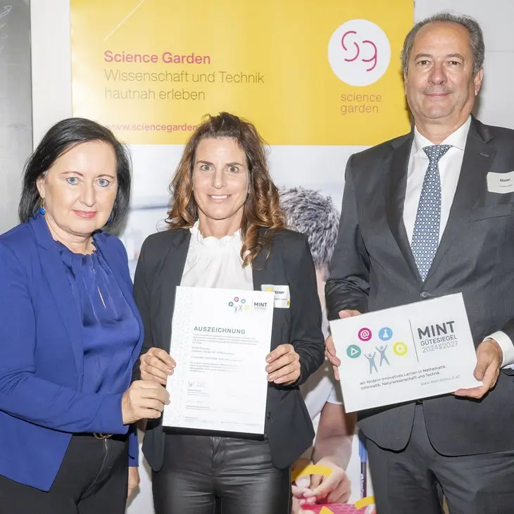 Überreichung MINT Gütesiegel