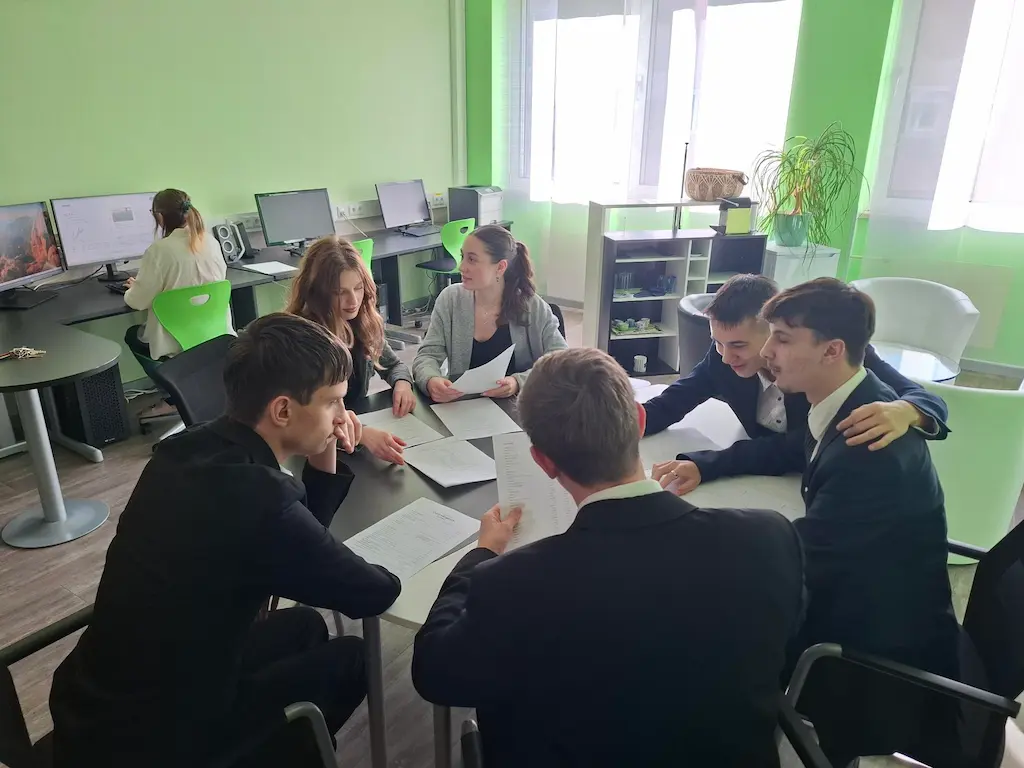 SCHULBANKER: 4A sammelt wertvolle Praxiserfahrung im Bankenplanspiel